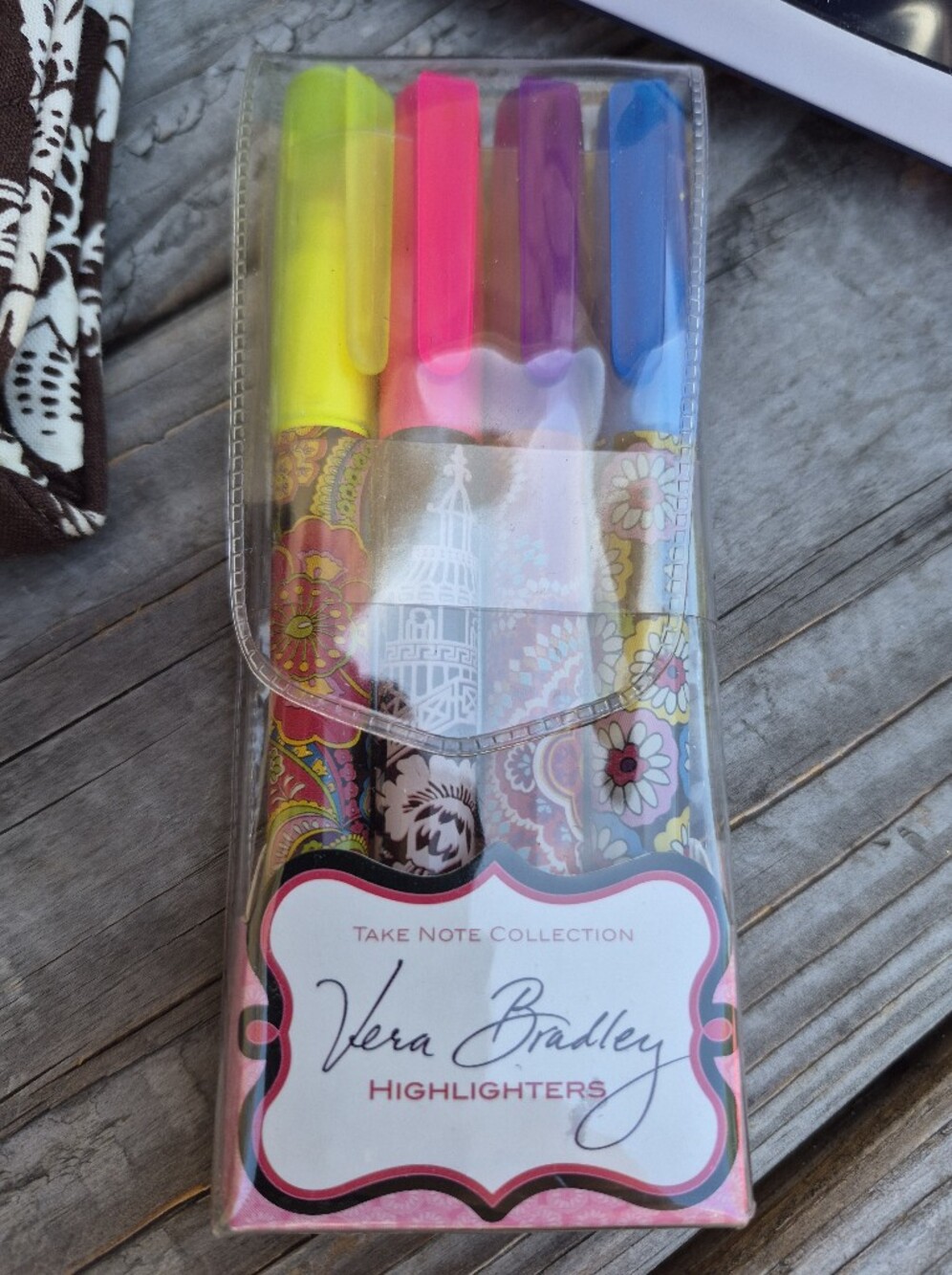 Vera Bradley Quilted Taxi Wallet Bundle: Branded Pen & Set Of Highlighters - Picture 4 of 8